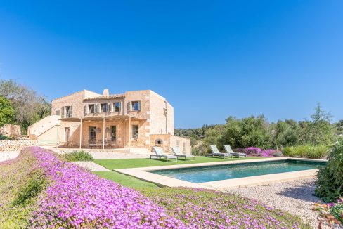 Haus with garden and pool