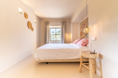 Schlafzimmer mit Blick zum Garten